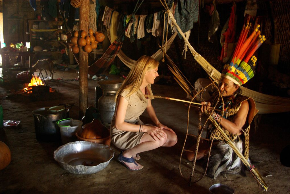 Je suis partie avec une équipe photo, trois ryder, un directeur artistique, un photographe et moi en assistante stylisme/ photo ainsi qu'une ethnologue qyui nous accueillient là bas, pour trois semaines dans une réserve indienne. Magnifique rencon