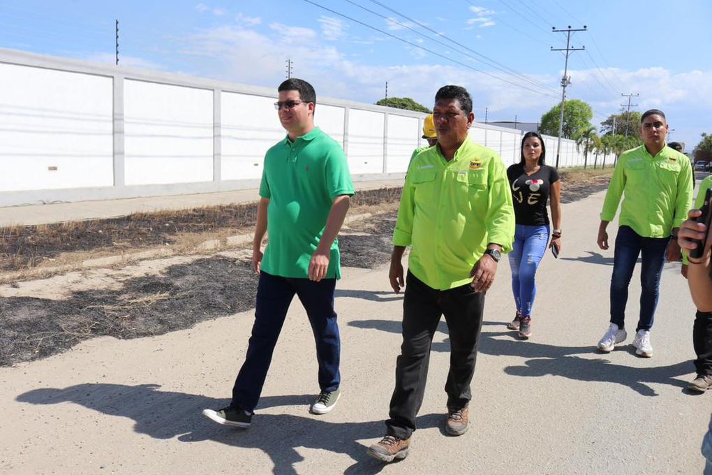  Alcalde Fuenmayor con el Plan Búho supervisó asfaltado de la avenida La Quizanda de Valencia