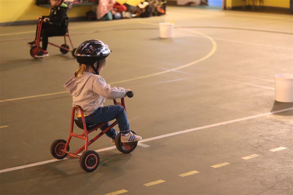 Rencontre sportive en maternelle