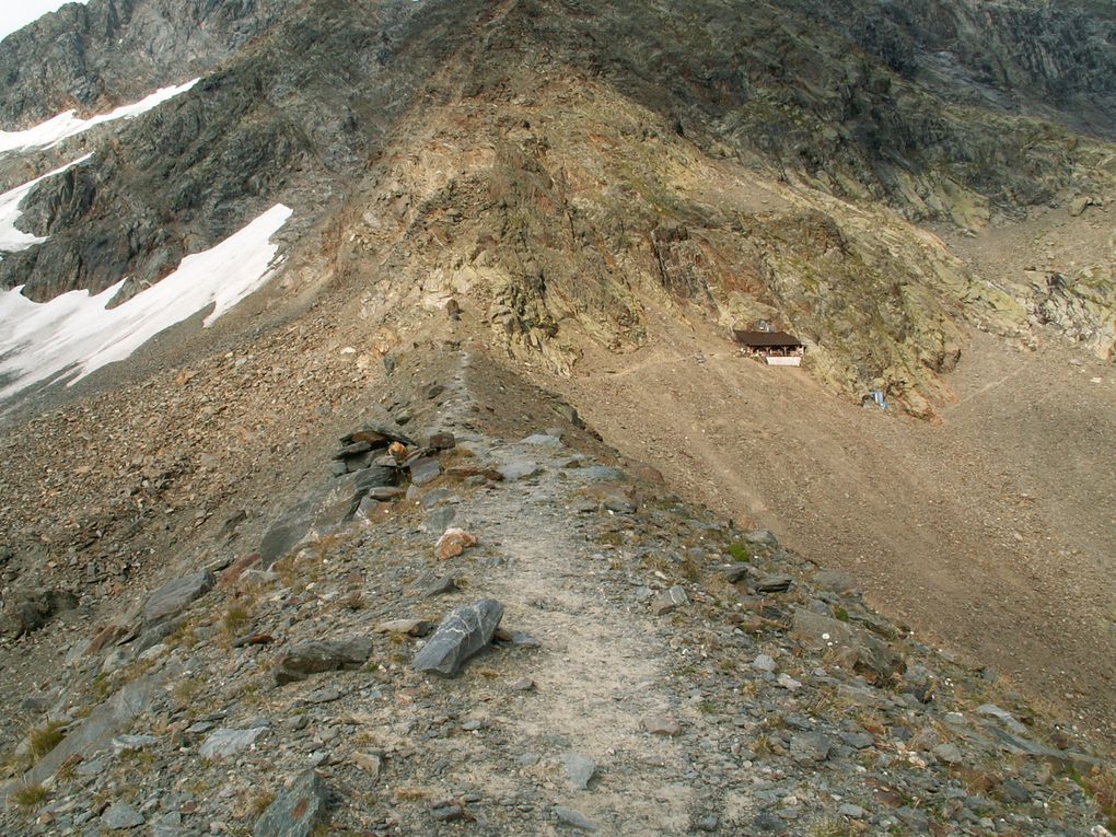 2 jours de randonnée pédestre : Le Champel, Col du Tricot, refuge Plan Glacier, chalets de Miage

Article correspondant = "Champel-Tricot-Plan Glacier-Miage" publié le 23/08/2011