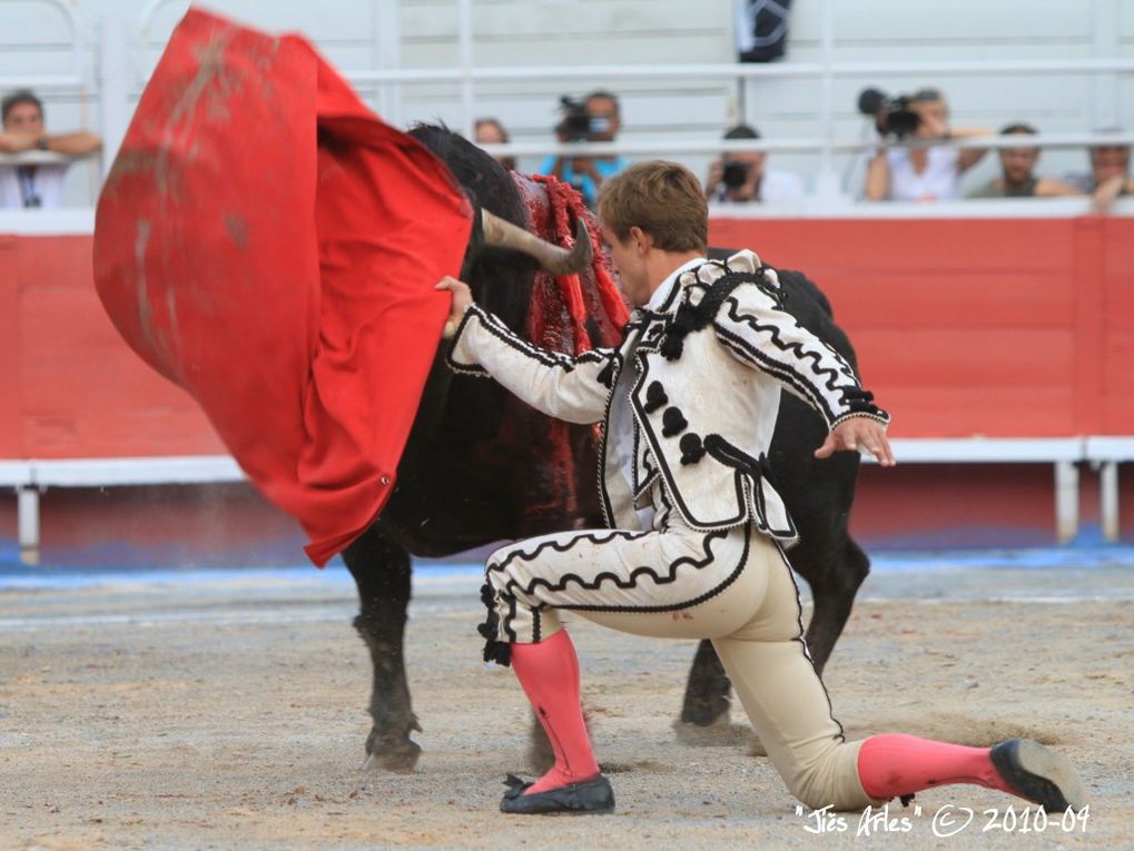 FERIA DU RIZ 2010 à ARLES - Corrida Goyesque du samedi 11 septembre à 17H30 avec 1 Toro de Bohorquez pour Manuel MANZANARES et 6 Toros de Daniel RUIZ pour EL JULI et JUAN BAUTISTA (Sobresaliente Charly EL LOBO)