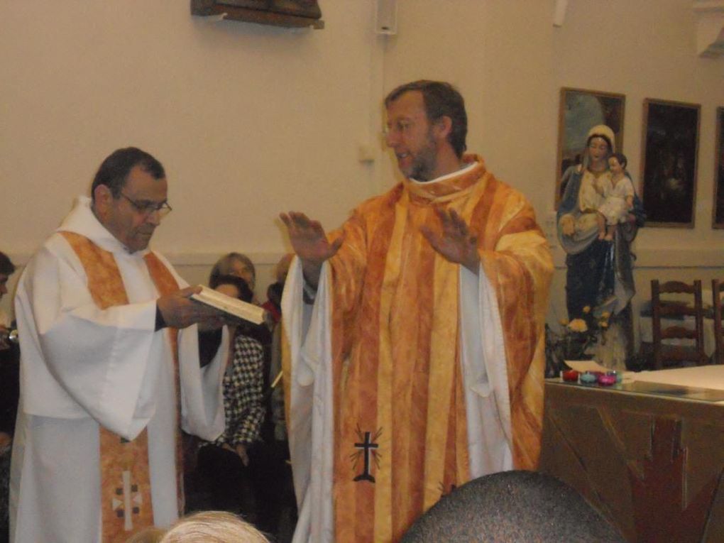 A l'occasion de la Pâques 2012, le baptême de Hans, Nadine et Alizée a été célébré. L'aumônerie était présente.