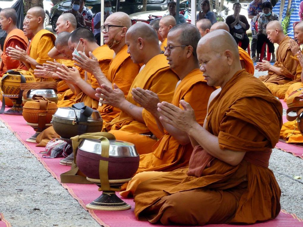 Visages de Thaïlande (23-18) - Vu au temple (23-08)