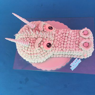  Gâteau d’anniversaire tête et œuf de dragon 