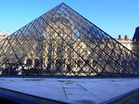 Louis XIV  dans la cour Napoléon du Louvre