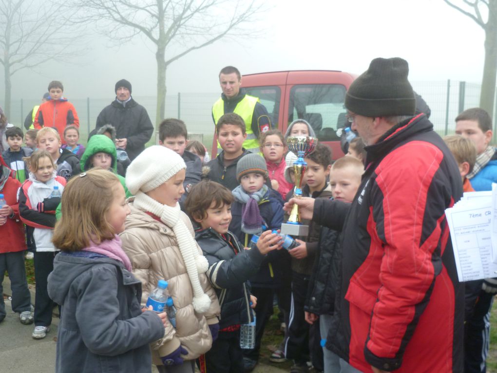 Les CE2, CM1 et CM2 de Brossolette ont participé au cross organisé par l'Office Municipal des Sports en forêt des Essarts