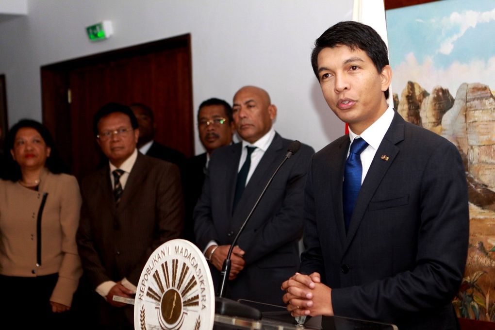 Aéroport d'Ivato; Départ du Président de la Transition, Andry Rajoelina, pour les Seychelles où il aura une rencontre avec l'ancien Président Marc Ravalomanana.