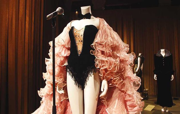 Dalida, visite de sa garde-robe au Palais Galliera