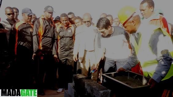 le Président Andry Rajoelina, a procédé à la pose de la première pierre du futur Temple de Rugby. Photos: Harilala Randrianarison