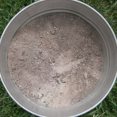 La cendre au jardin-potager