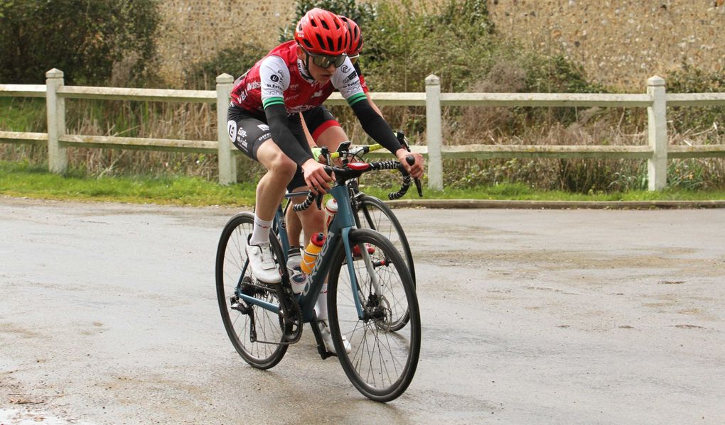 Album photos de la course U17 du lundi 1er avril à Courville sur Eure (28)