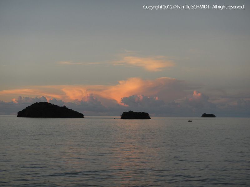 Vous visiterez sous ce dossier tous les villages et les belles plages de Mayotte