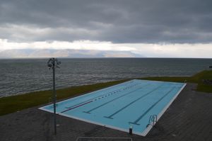 piscine au-dessus de la mer environ 28/30°