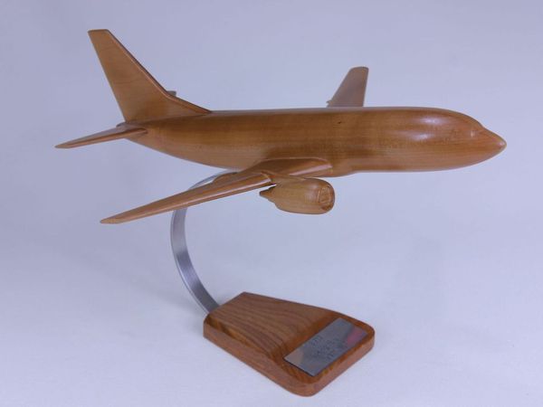 Boeing 737 (échelle : 1/97°, bois : érable)