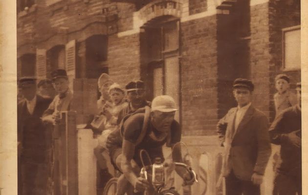Romain Maes remporte la première étape du Tour de France 1935.