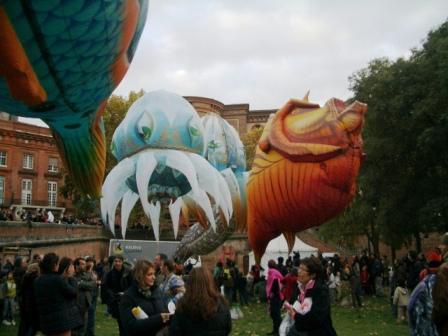 <p>A l'occasion de la candidature de Toulouse pour &ecirc;tre capitale mondiale de la culture en 2013, les plasticiens volants nous ont offert un vrai bon moment dans les rues de Toulouse et place du Capitole.</p>
<p>Du grand spectacle ....</p>