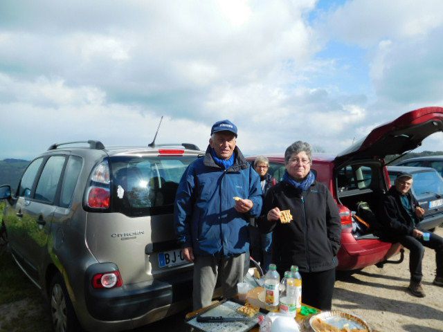 Enfin retour sur Biesse où nous fêtons dignement l'anniversaire de Chantal et Jean, avec de délicieux gâteaux concotés par Danièle et Jean Bory et Chantal Vray. Merci à Jean et Danièle pour cette très belle Ballade.