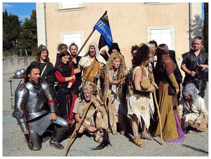 Les Compagnies de la Gueusaille, Marymorgan Witch et l'Ordre des Corbeaux, La terra de Miramaris, Le Condor et la Compagnie ACME (Académie de combat médiévale européen) ont animés les rues pour la Médiévale 2010.
