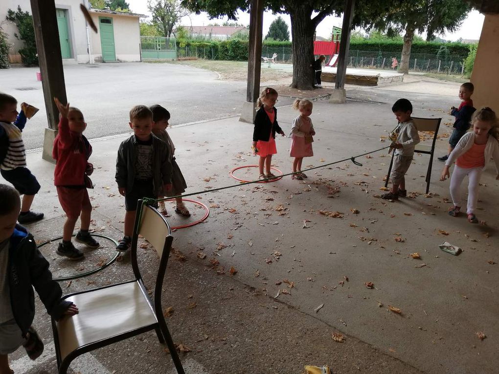 Les Petits et Moyens en motricité...