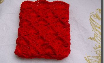 Crochet - Encore une pochette, rouge et petite!!!!!!!