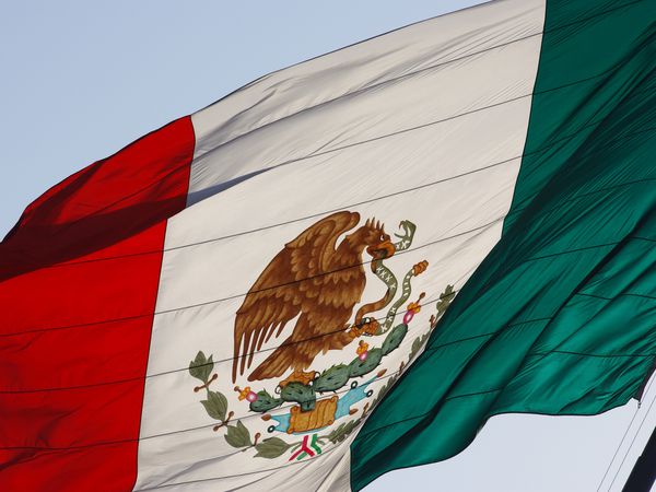 L'aigle et le serpent, emblème du Mexique et les ruines de Tenochtitlan