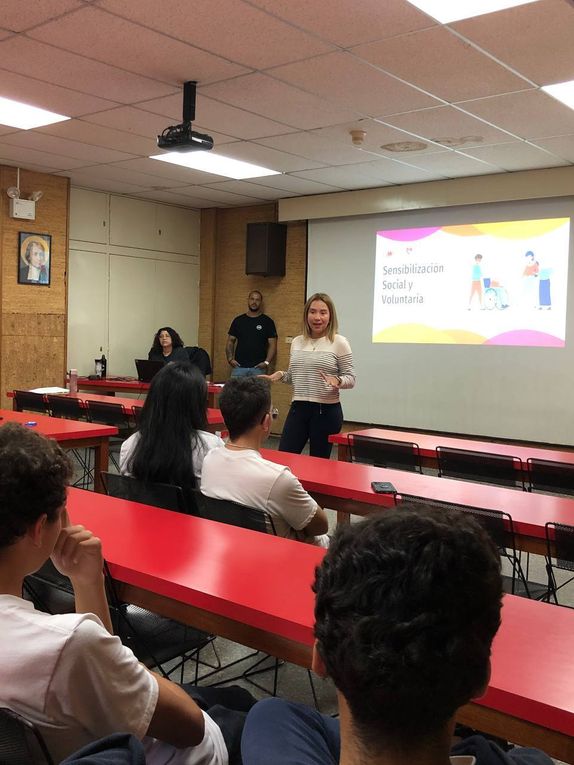 Colegio La Salle La Colina estimula labor social de la mano de Fundación OrbeEX y Fundación Huellas de Bondad 