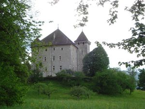 Le château Dhéré à l'arrivée à Duingt.
