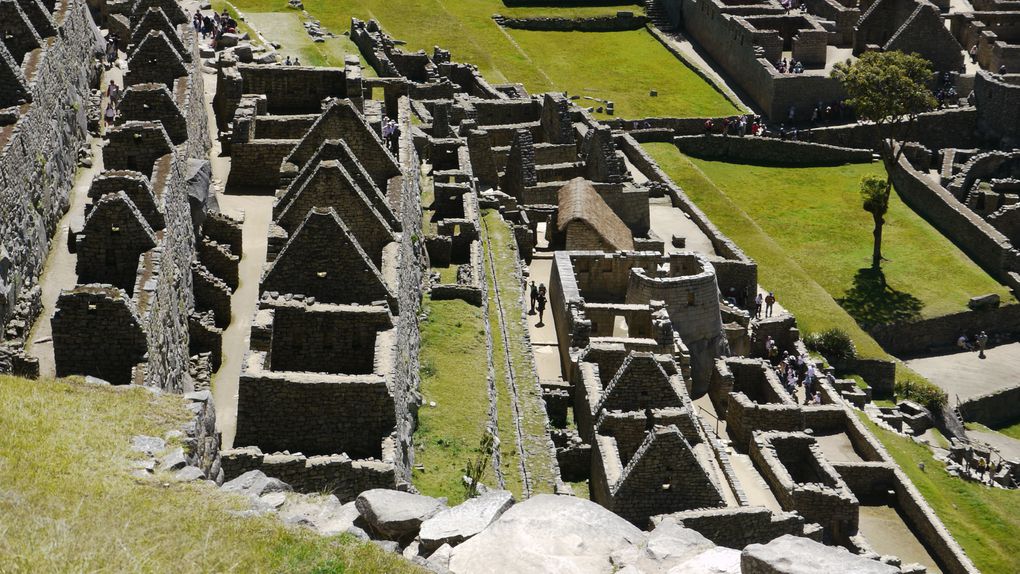 Le Machu Picchu sous tous ces angles. Album tout particulièrement dédié à Anne-Marie en souvenir de son voyage au Pérou et à Laura qui rêve de le découvrir.