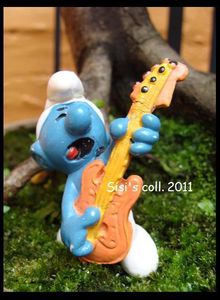 Figurine 20023 - Sctroumpf guitariste