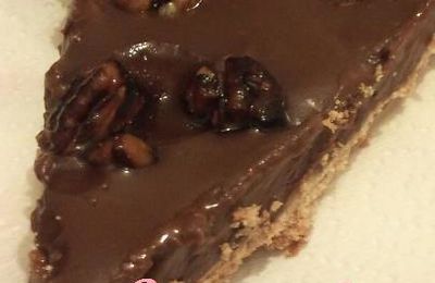 Tarte au chocolat et noix de pécan caramélisées.