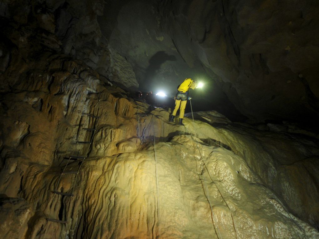 Preciosa aventura de 11 horas en la oscuridad. Impresionantes formaciones.