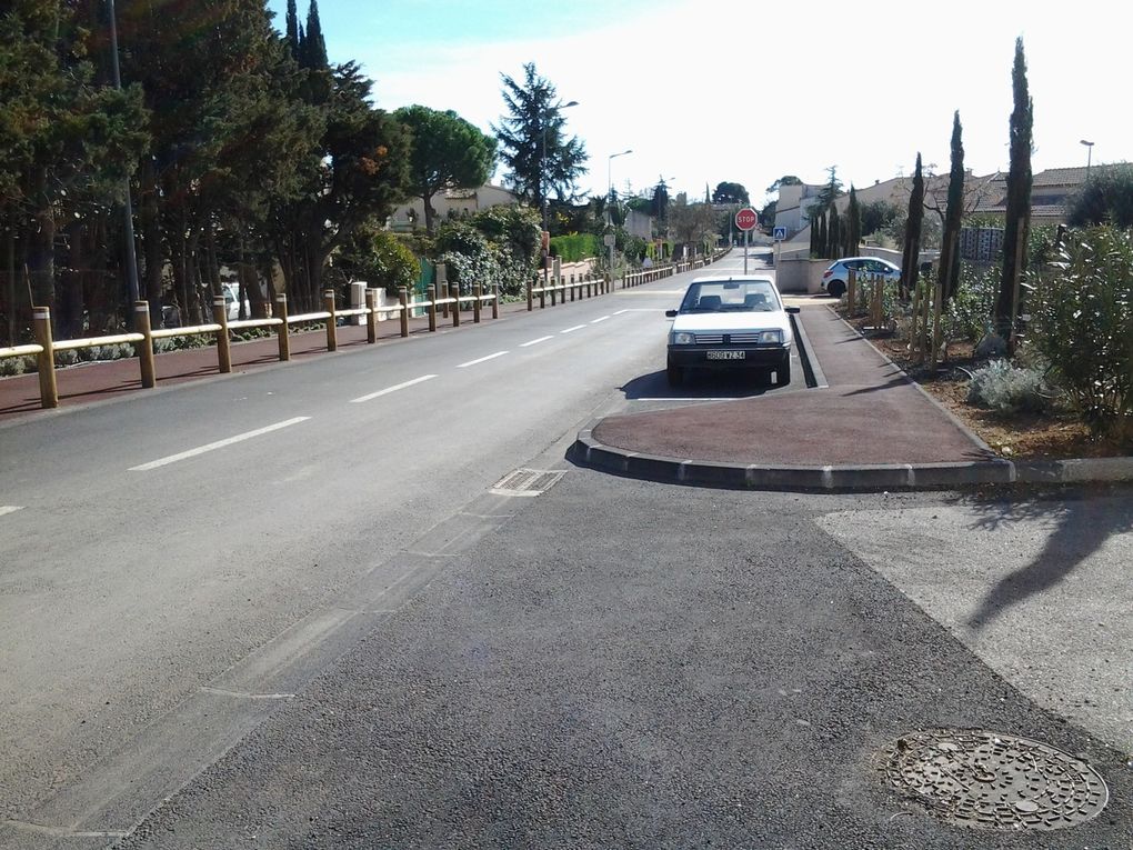 Entretien des chemins - Une avenue haut de gamme - Des trottoirs bas de gamme ou absents - La Promenade déserte un dimanche après midi symbole d'un village qui se meurt - Carrefour dangereux