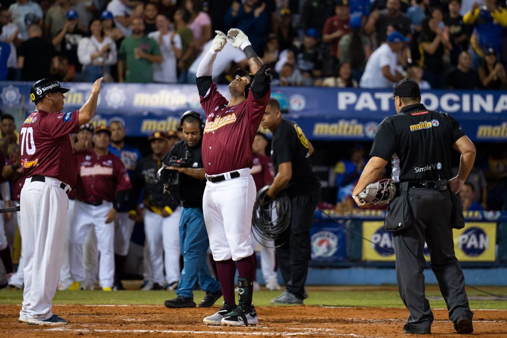 Méndez y Serrano guiaron victoria de Magallanes sobre Caracas (3 – 2) el pasado sábado 5 en Valencia 