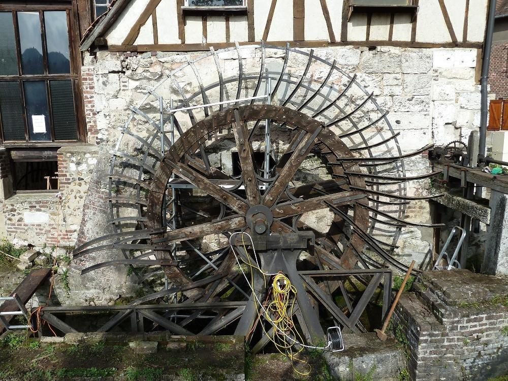 démontage des cercles, cornières, meulage des boulons oxydés sur la roue, décapage, peinture