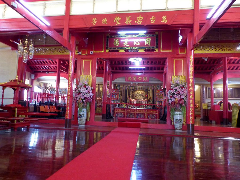 Le sanctuaire de Chao Pho Thepharak-Chao Mae Thapthim à Nakhon Sawan