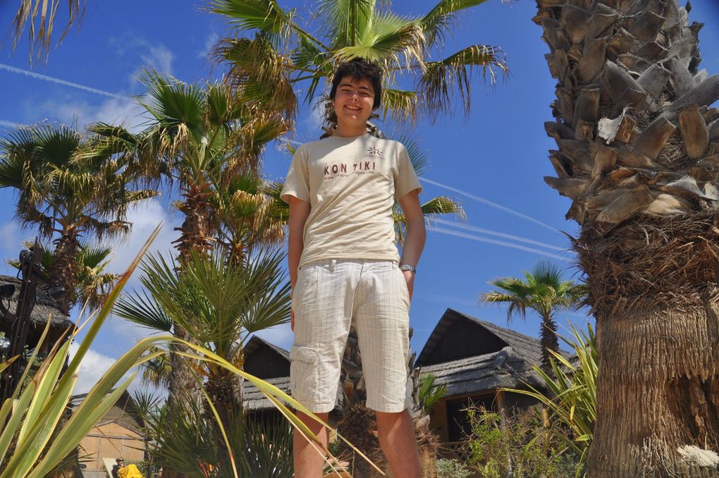 Voyage fabuleux et surnaturel dans la République du Kon Tiki... Village polynésien à 3km de St Tropez.
De notre hutte plantée sur la plage, à l'ombre des palmiers, nous avons vécu ces vacances de Pâques 2012 comme un rêve éveillé.