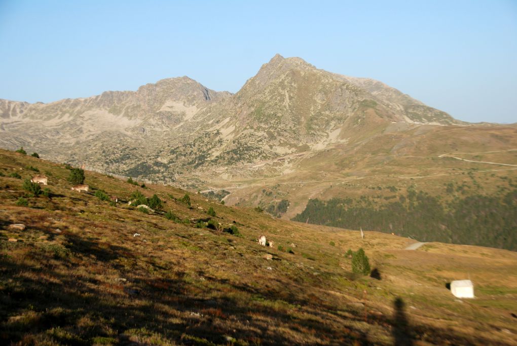 Etapes au Col Envalira 2408m ; Canillo ;  Ville Encamp ; Col Cortals 2083m ; Station Grau Roig ; Pas de la Case (escale )