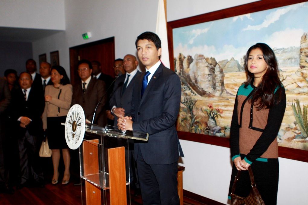 Aéroport d'Ivato; Départ du Président de la Transition, Andry Rajoelina, pour les Seychelles où il aura une rencontre avec l'ancien Président Marc Ravalomanana.