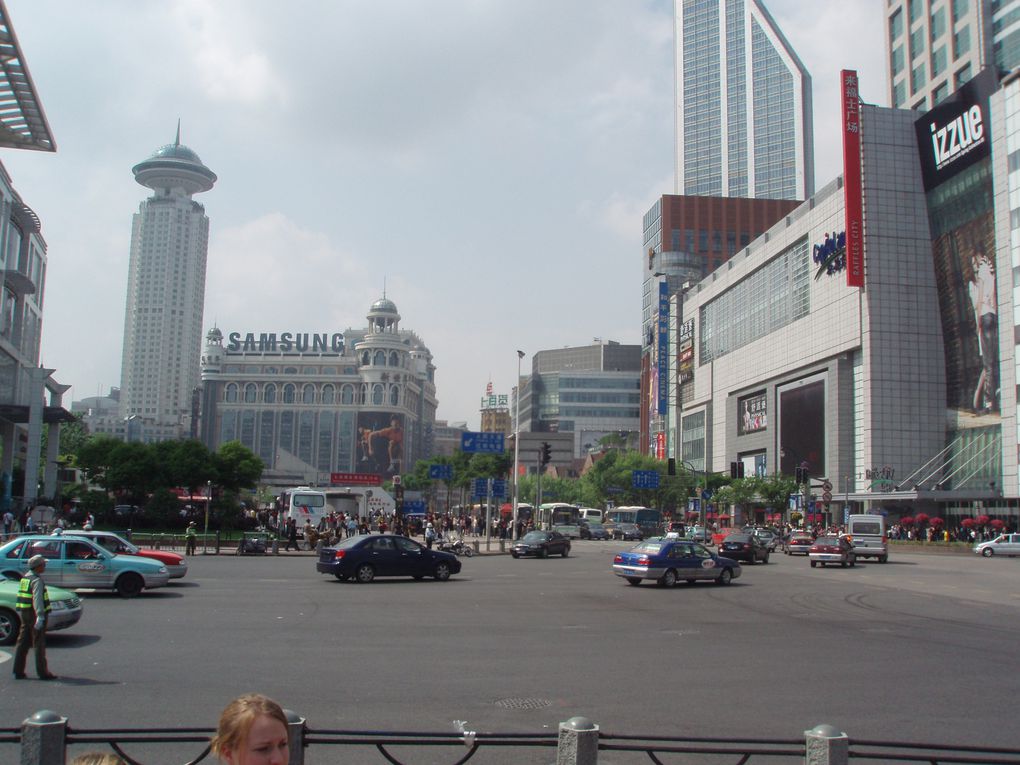 Découverte de la capitale économique de Chine, ville imposante et dynamique, en 2008