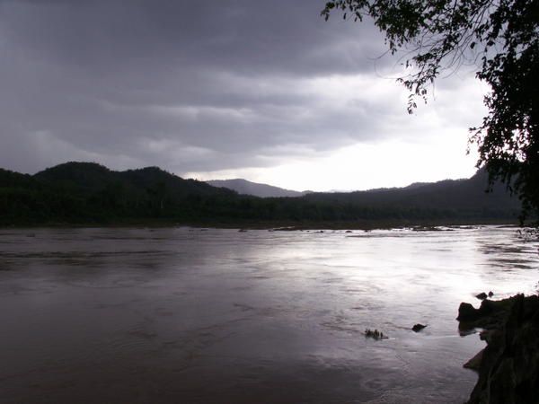 <p>Le Laos en long, en large... Non en fait j'exagere. Je ne vous propose que des images de la paisible capitale Vientiane et de ce petit bijou qu'est Luang Prabang et sa province. On ne peux pas tout faire !</p>
<p>Bon Voyage</p>