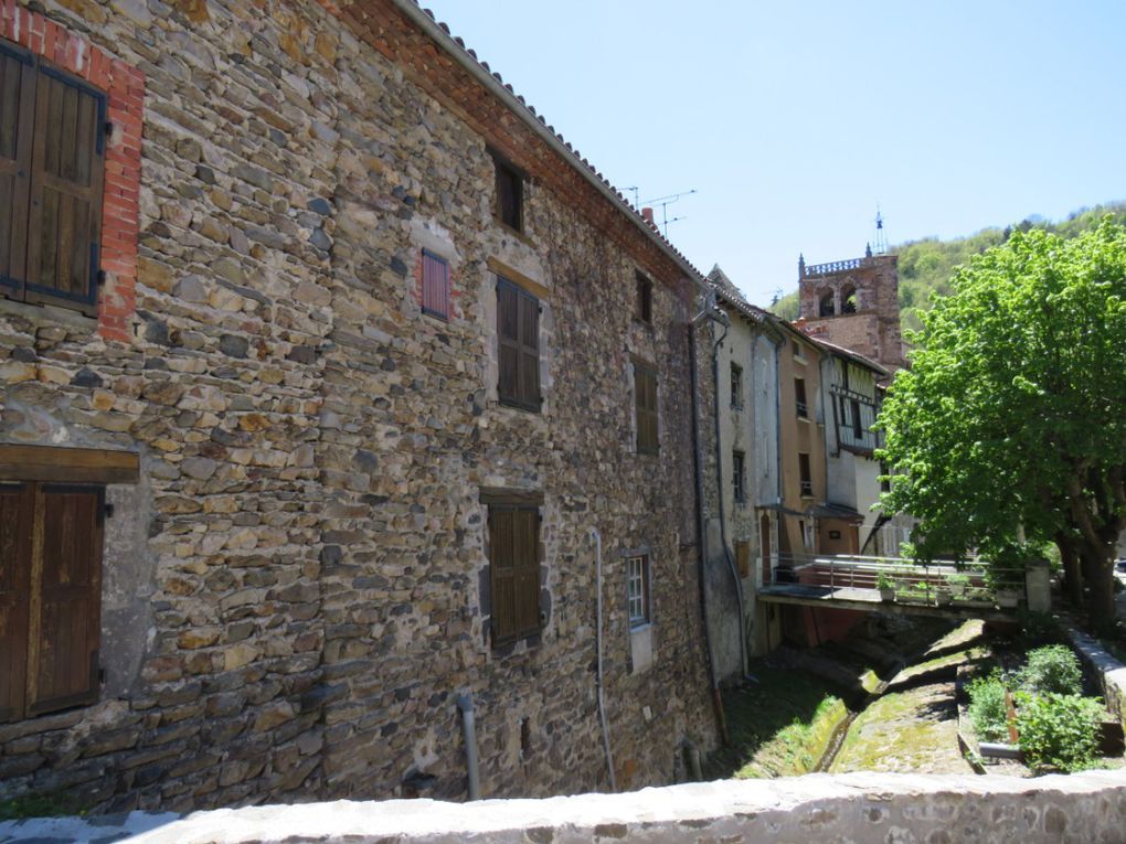 Un des plus beaux villages de France . Il doit son existence et son essor à l'abbaye bénédictine créée au IXème siècle