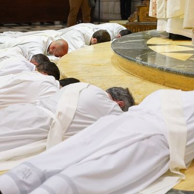 Espana: Madrid ordinations sacerdotales 11 Nouveaux prêtres 