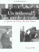 Un tribunal au garde-a-vous