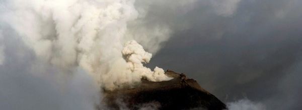 Tungurahua : nouvelles émissions de cendres après une pause de 10 jours.