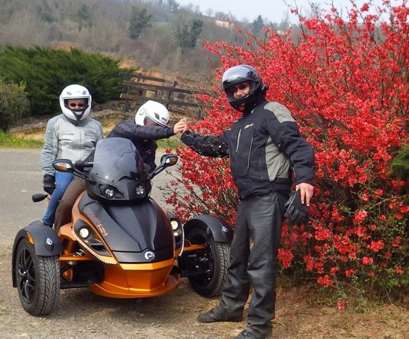 rando à la recherche des bourgeons dans le le tarn ,l'Aveyron, le lot 450 km et un vrai feu d'artifice de couleurs il ne manque que les odeurs