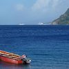 Dominica WI, Soufriere - vue sur Roseau et ses bateaux de croisière depuis la pointe sud de l'île -