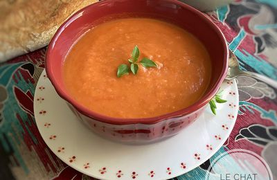 Soupe à la tomate et aux poivrons rouges