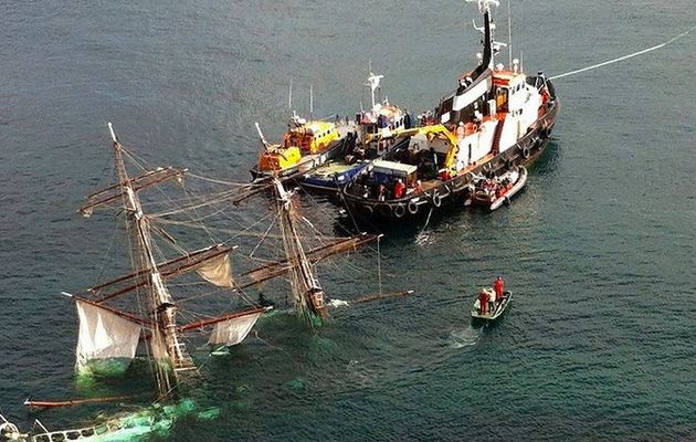 L Astrid Le Vieux Greement Neerlandais Echoue En Irlande Sur Le Point D Etre Renfloue Actunautique Com