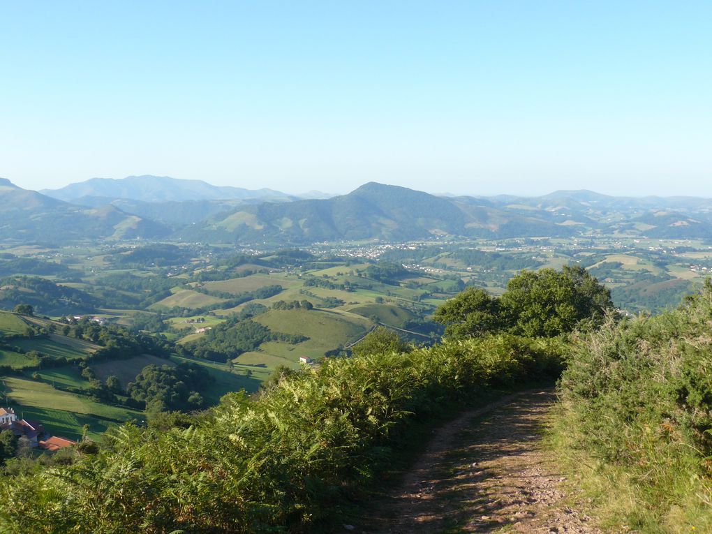 Voici quelques photos de cette semaine de marche entre Saint-Jean-Pied-de-Port et Logroño. Une semaine active (sportive), sous le soleil...