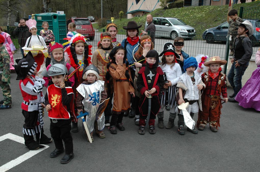 Préparation au carnaval à Rognaix le 12 avril 2013